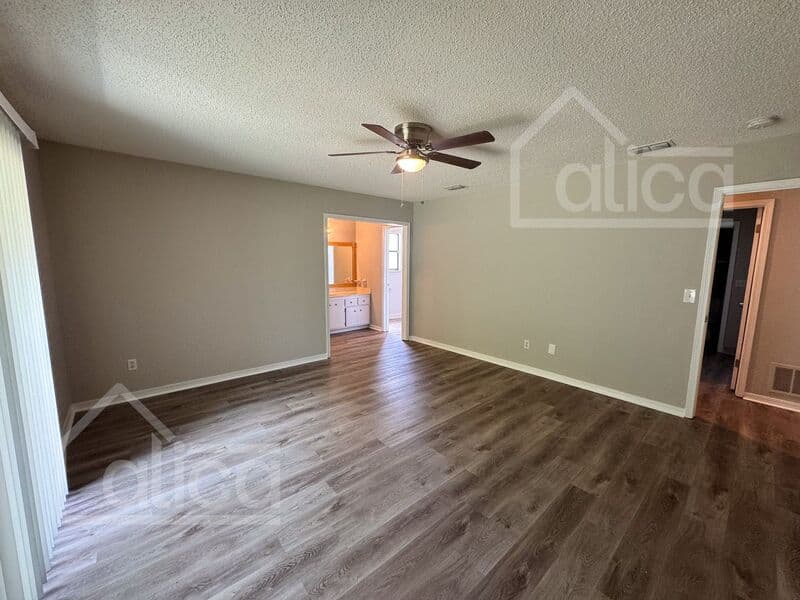 Orange Park House: 1959 Sussex Dr N