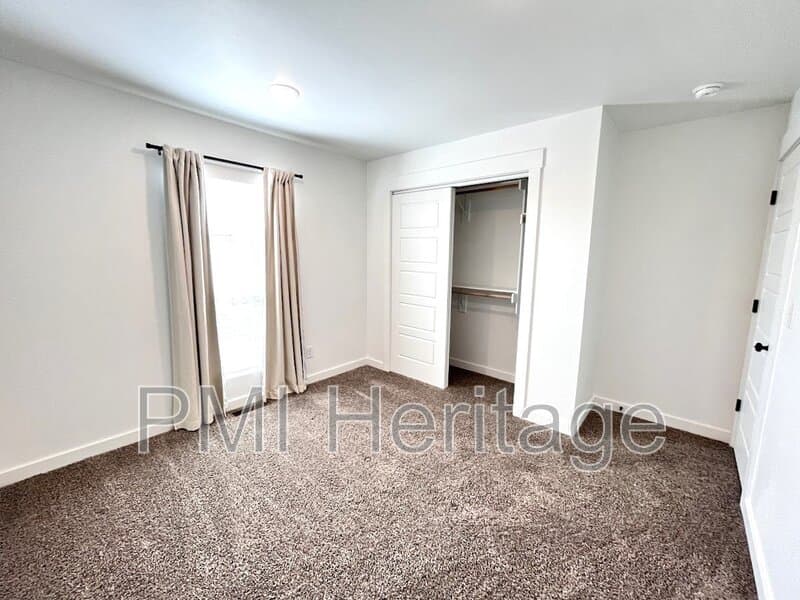 Centerton House: 950 Ventnor Avenue
