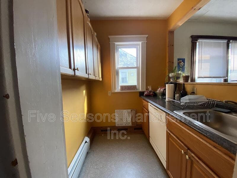 Burlington Condo: 8 Greene St - 4
