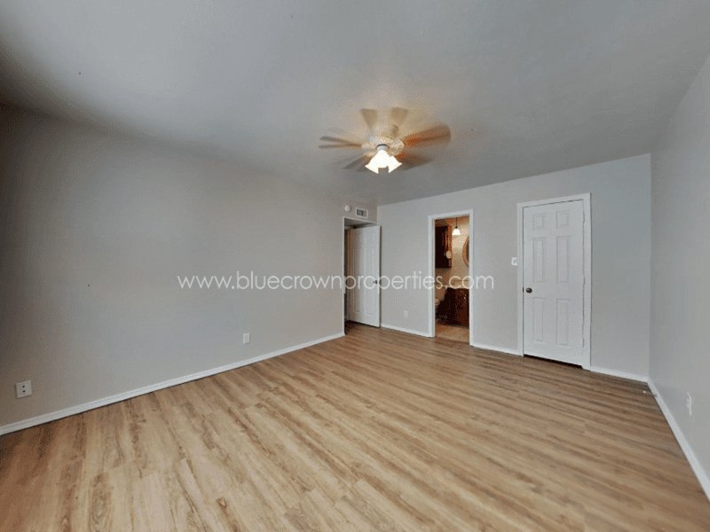 Carrollton House: 2112 Victoria Road