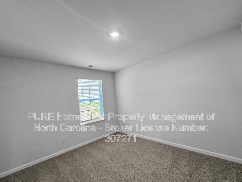 Winston Salem House: 4716 Mount Hope Dr