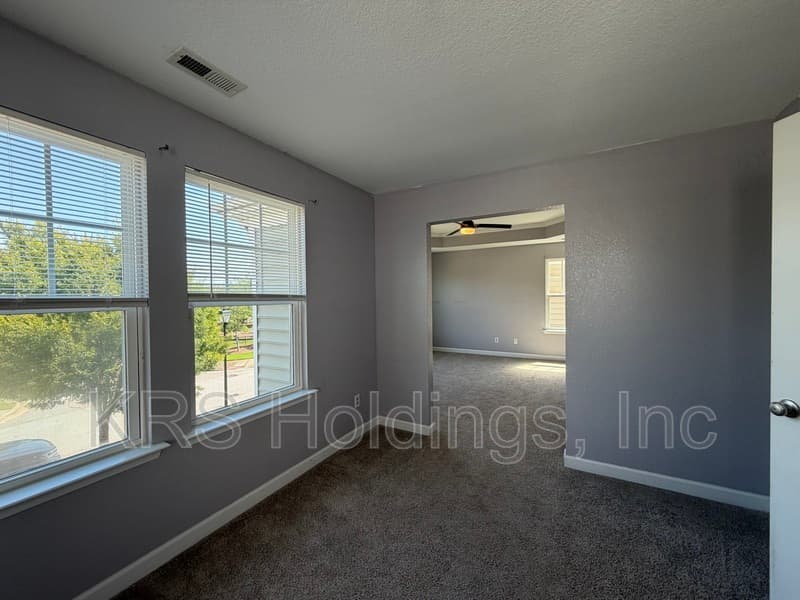 Portsmouth House: 214 Harmony Dr