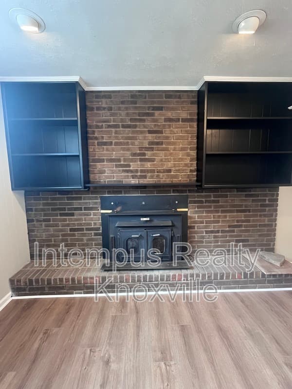 Knoxville House: 10917 Sonja Dr
