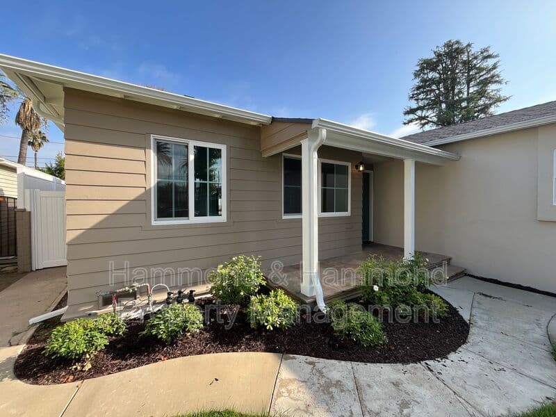 Sherman Oaks House: 13607 Huston St.