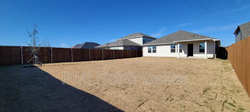 Fort Worth House: 2633 Oneida Lane