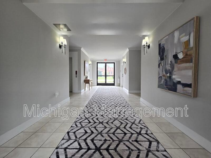 Birmingham Condo: 2727 E Maple Rd