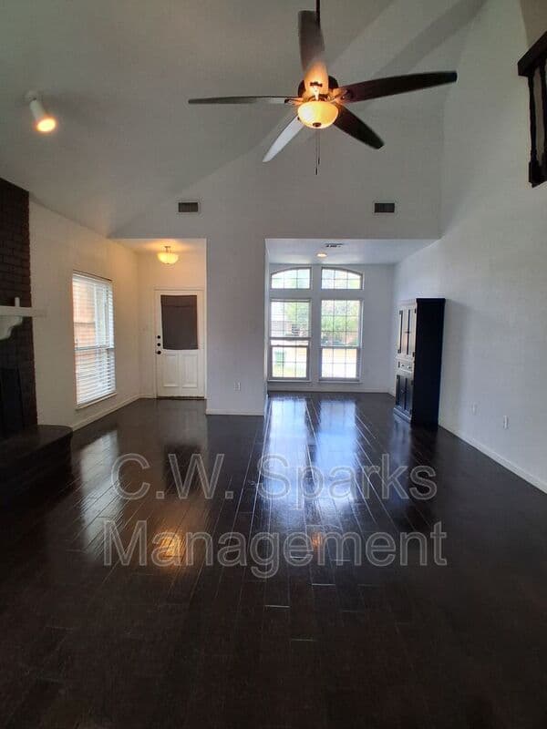 Grapevine House: 1503 Laguna Vista Way