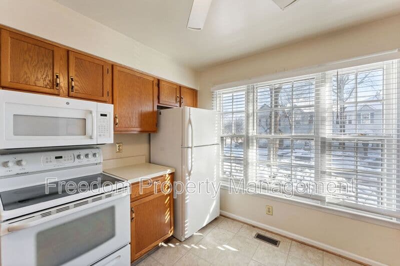 Warrenton Townhome: 726 Pine Tree Ct.
