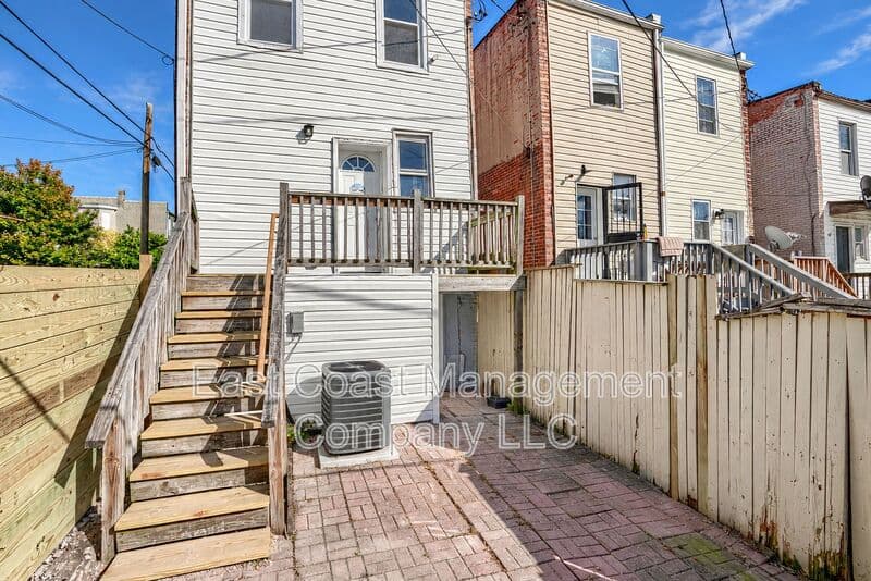 Baltimore House: 1120 N Lakewood Ave