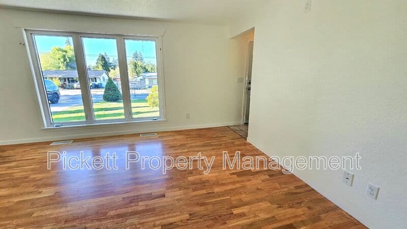 Port Orchard House: 2977 Hoover Ave SE