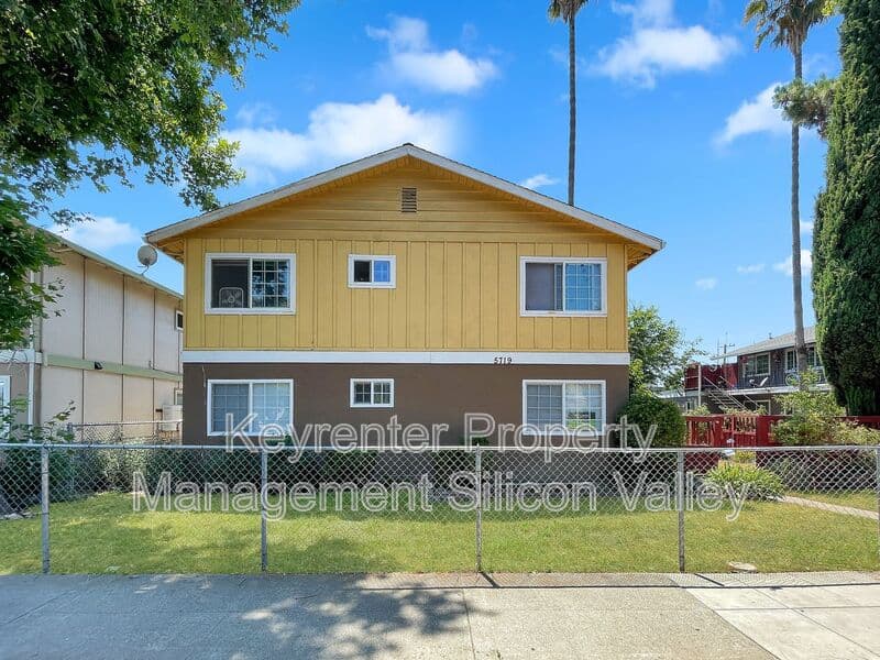 San Jose House: 5719 Via Monte Dr