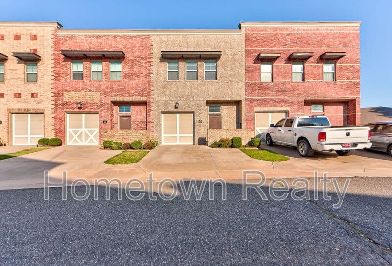 Edmond Townhome: 459 S Fretz Avenue