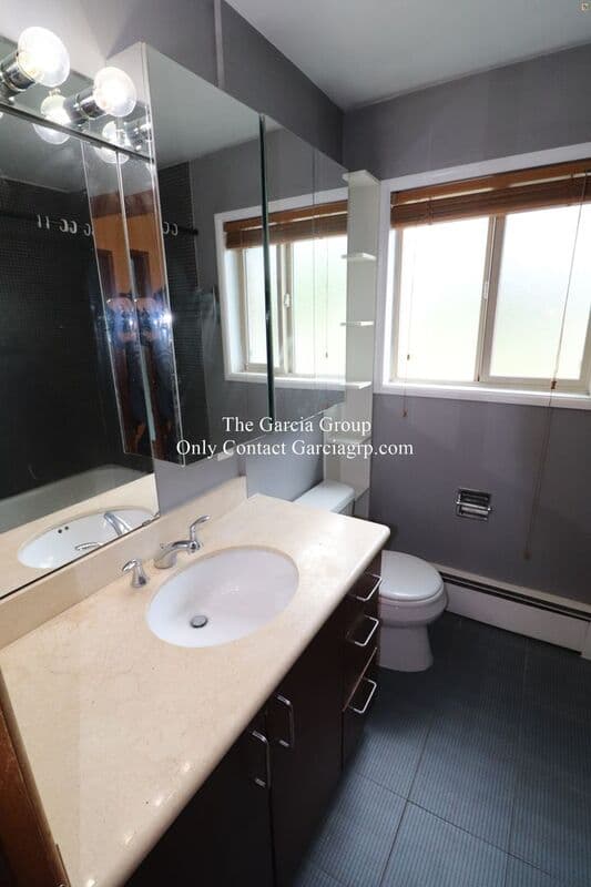 Portland Condo: 908 SW Gaines St