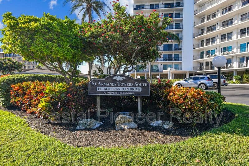 Sarasota Condo: 101 Benjamin Franklin Dr