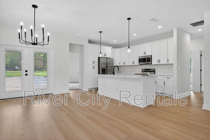Sanderson House: 9281 Dolphin St