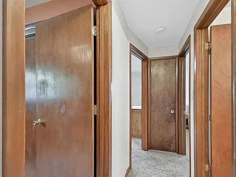 Ashwaubenon House: 2217 Barberry Lane