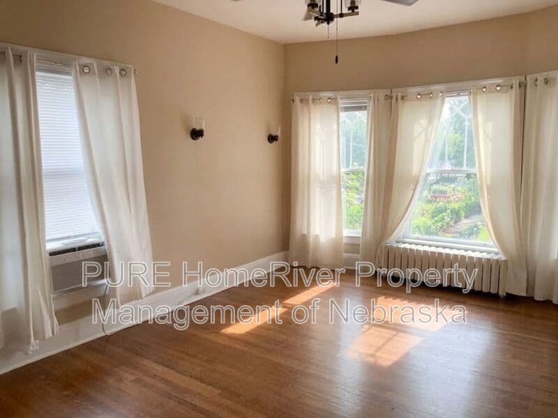 Omaha Condo: 1021 S 30th Ave