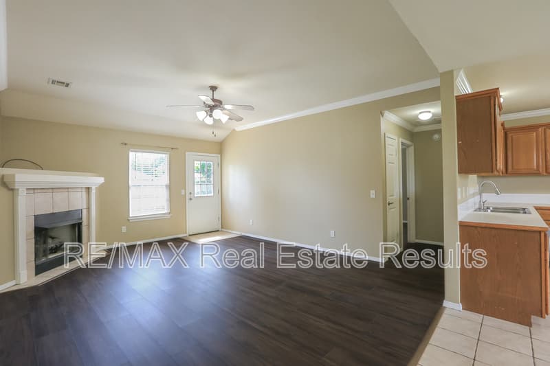 Centerton House: 1071 Evergreen St