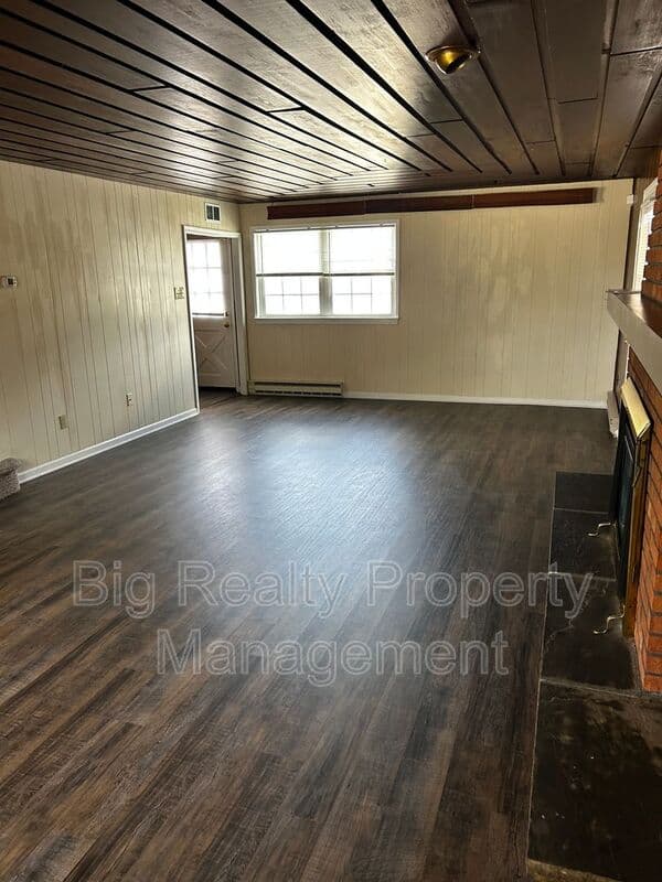 Spring City House: 88 N Main St