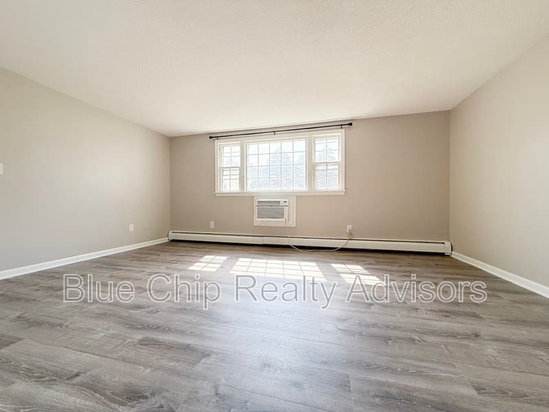 Salem Condo: 5 meisner circle