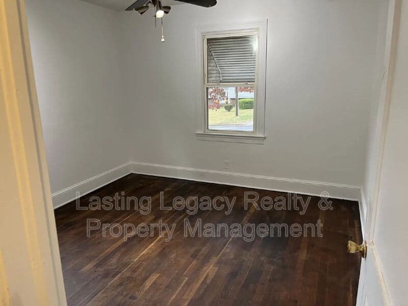 Winston Salem House: 3709 Prospect Dr