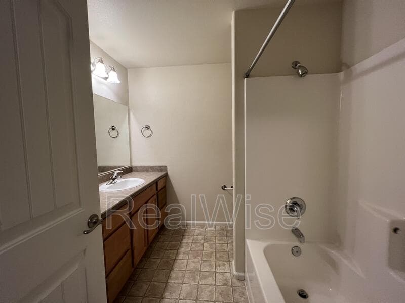 Redmond Townhome: 2250 SW 21st St