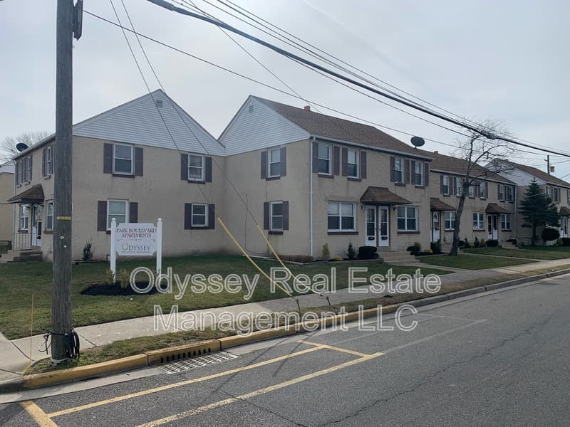 Wildwood Condo: 210 W. Spencer Ave