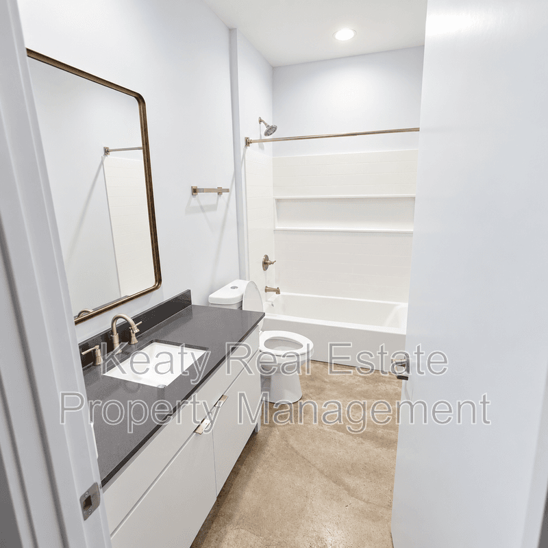 Lafayette House: 136 E Cypress St