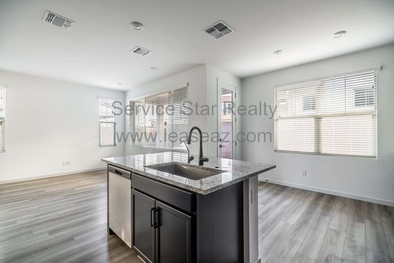 Chandler Townhome: 1141 W Diamondback Dr