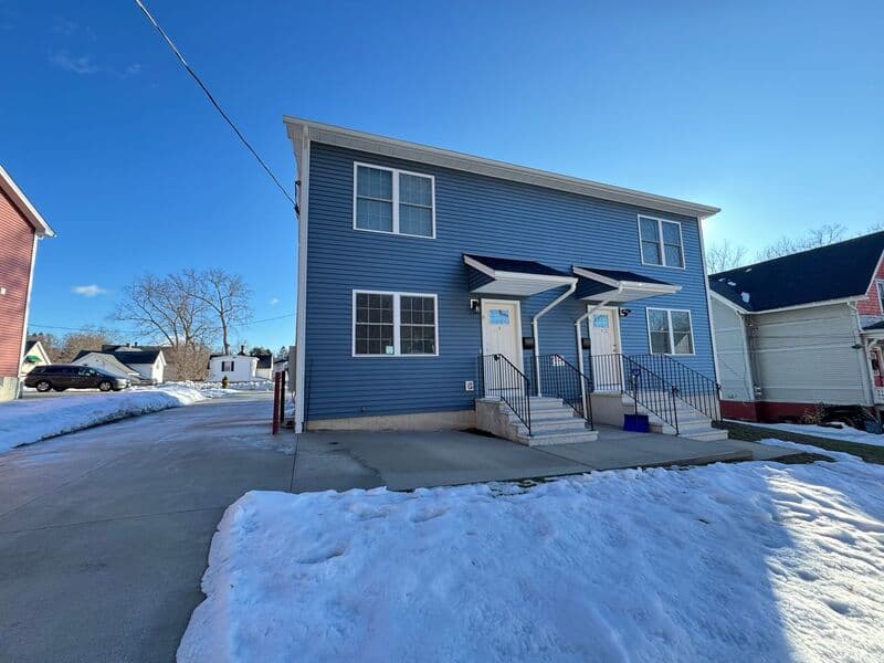 Holyoke Condo: 2 1/2 Vernon St