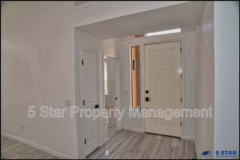 El Paso House: 7959 Morning Dawn Avenue !!