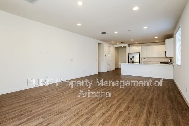 Phoenix House: 9524 W Flower St