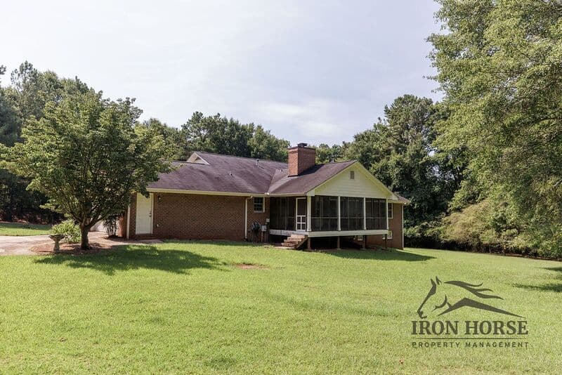 Athens House: 8671 Macon Hwy