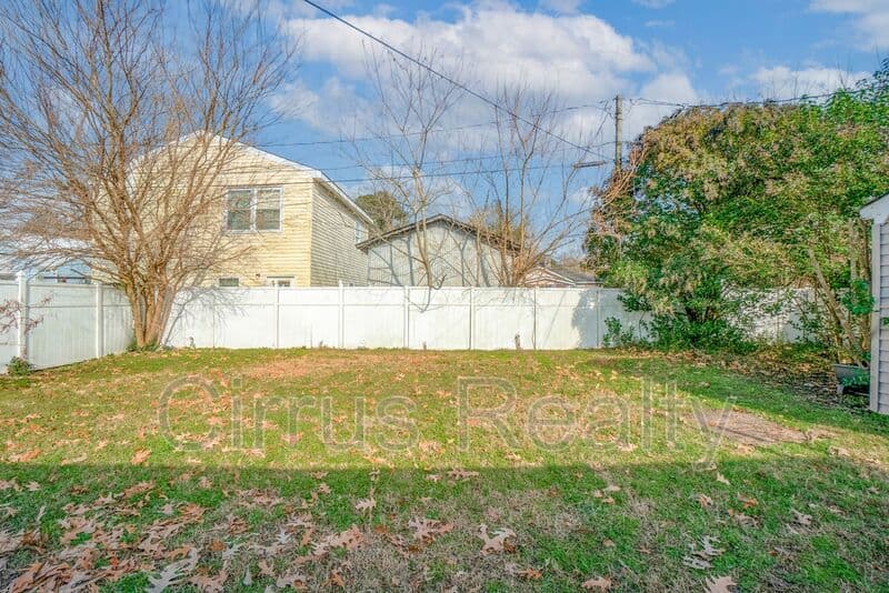 Portsmouth House: 6 Worden Pl