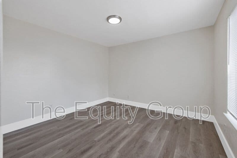 Visalia House: 3515 W Campus Ave -1