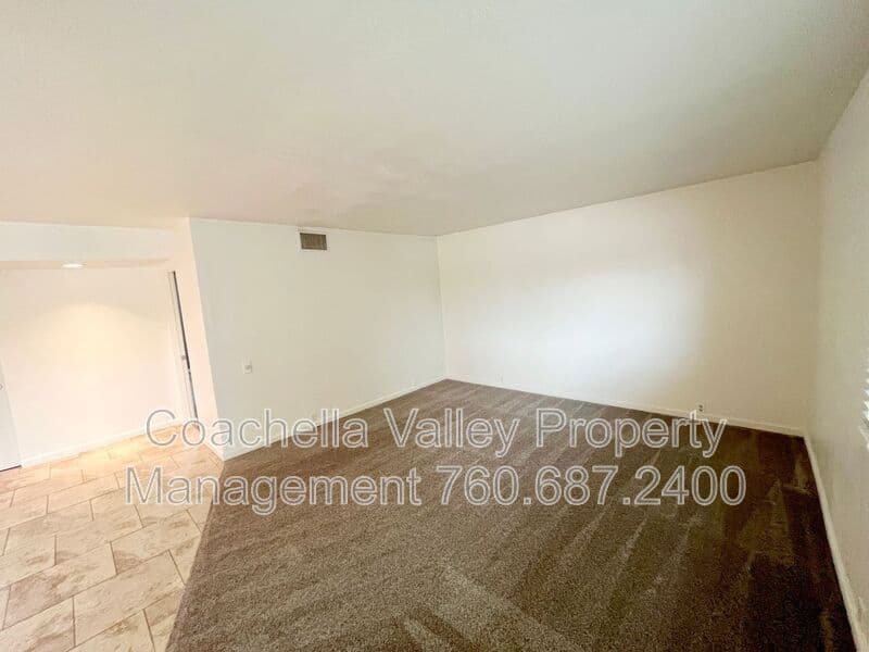 Palm Springs Condo: 400 N Sunrise Way