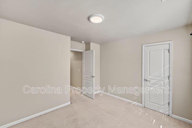 Charlotte House: 15422 Canmore St