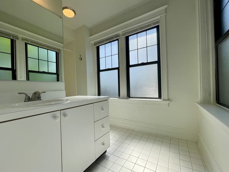 St Louis Condo: 6332 North Rosebury Avenue 2W