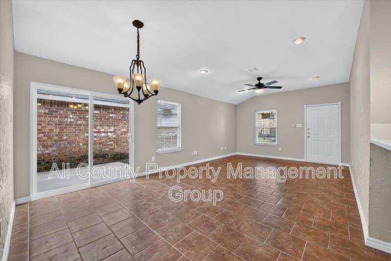 Fort Worth House: 756 River Garden Drive