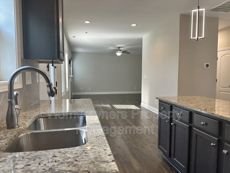 Raeford House: 143 Cromwell Court
