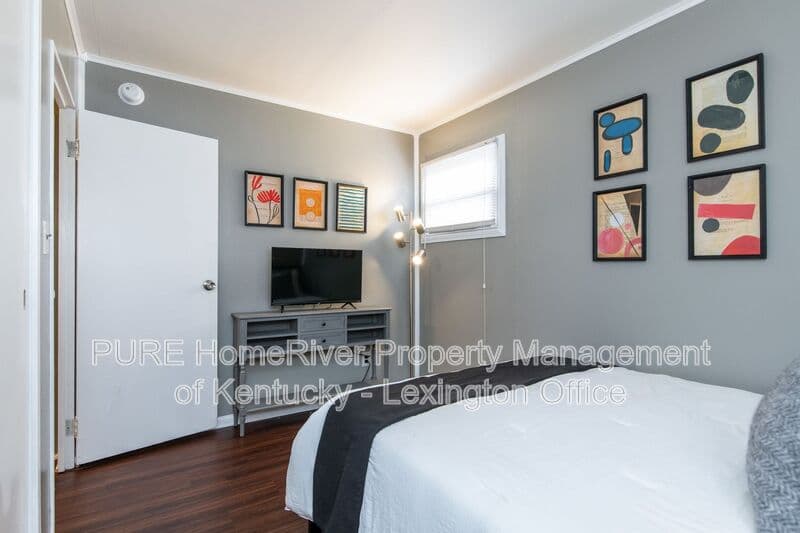 Lexington House: 317 Mockingbird Lane