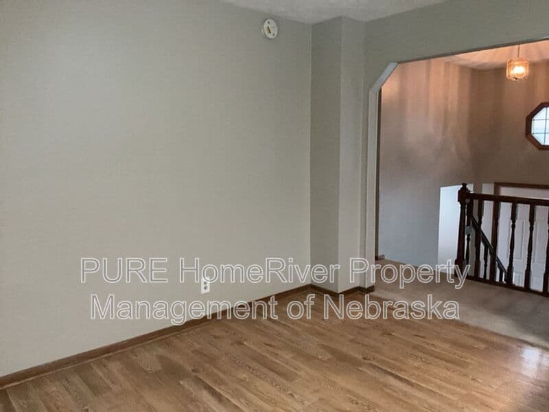 Ralston House: 6723 Woodbine Cir
