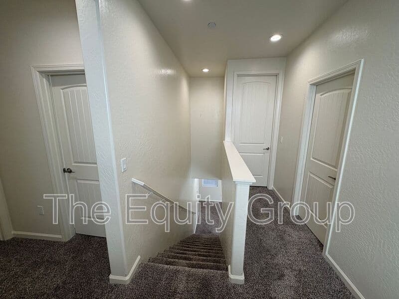 Visalia House: 1005 West Sedona Ave