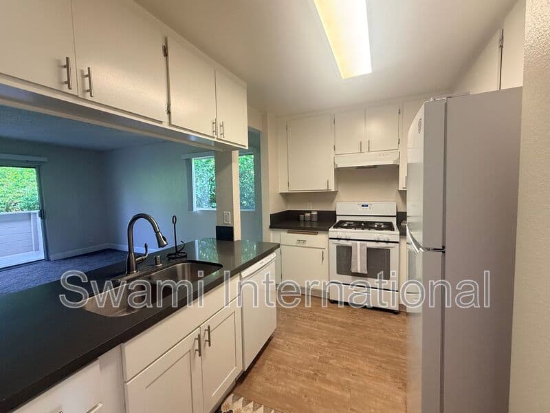 Garden Grove Condo: 13882 Clinton Street