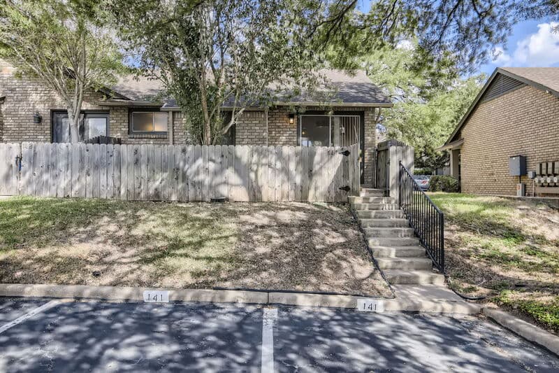 Austin Condo: 1015 E Yager Ln