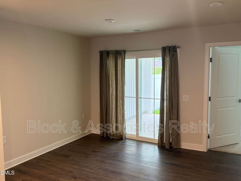 Raleigh House: 1337 Rollman Farm