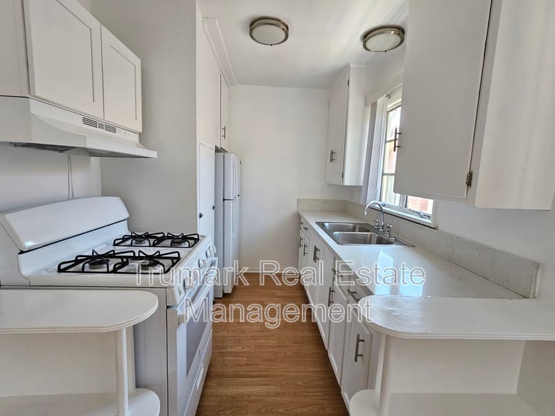 Glendale Condo: 623 W Stocker St
