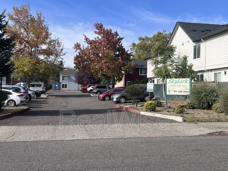Portland Condo: 2413 SE 135th Ave
