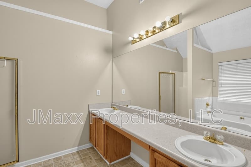 Lithonia House: 1560 Rogers Crossing Dr