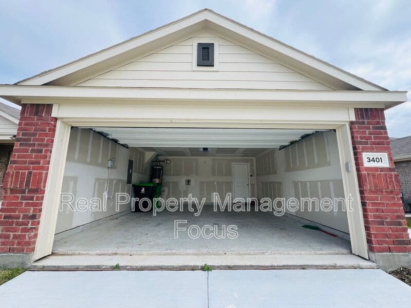 Oak Point House: 3401 Harper St